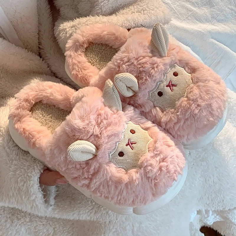 Pantufa de Pelúcia Ovelhinha