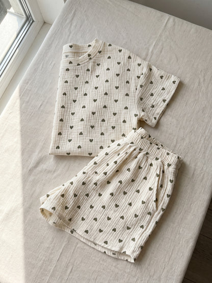 Pijama Feminino Curto Estampa Corações com Cropped e Short