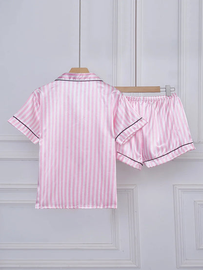 Pijama Curto de Cetim Listrado