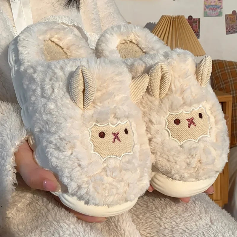Pantufa de Pelúcia Ovelhinha