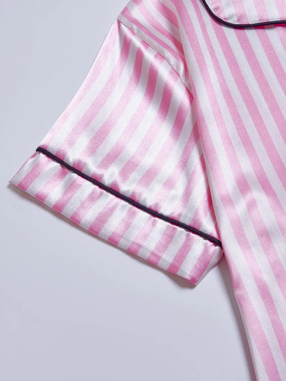 Pijama Curto de Cetim Listrado