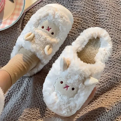 Pantufa de Pelúcia Ovelhinha