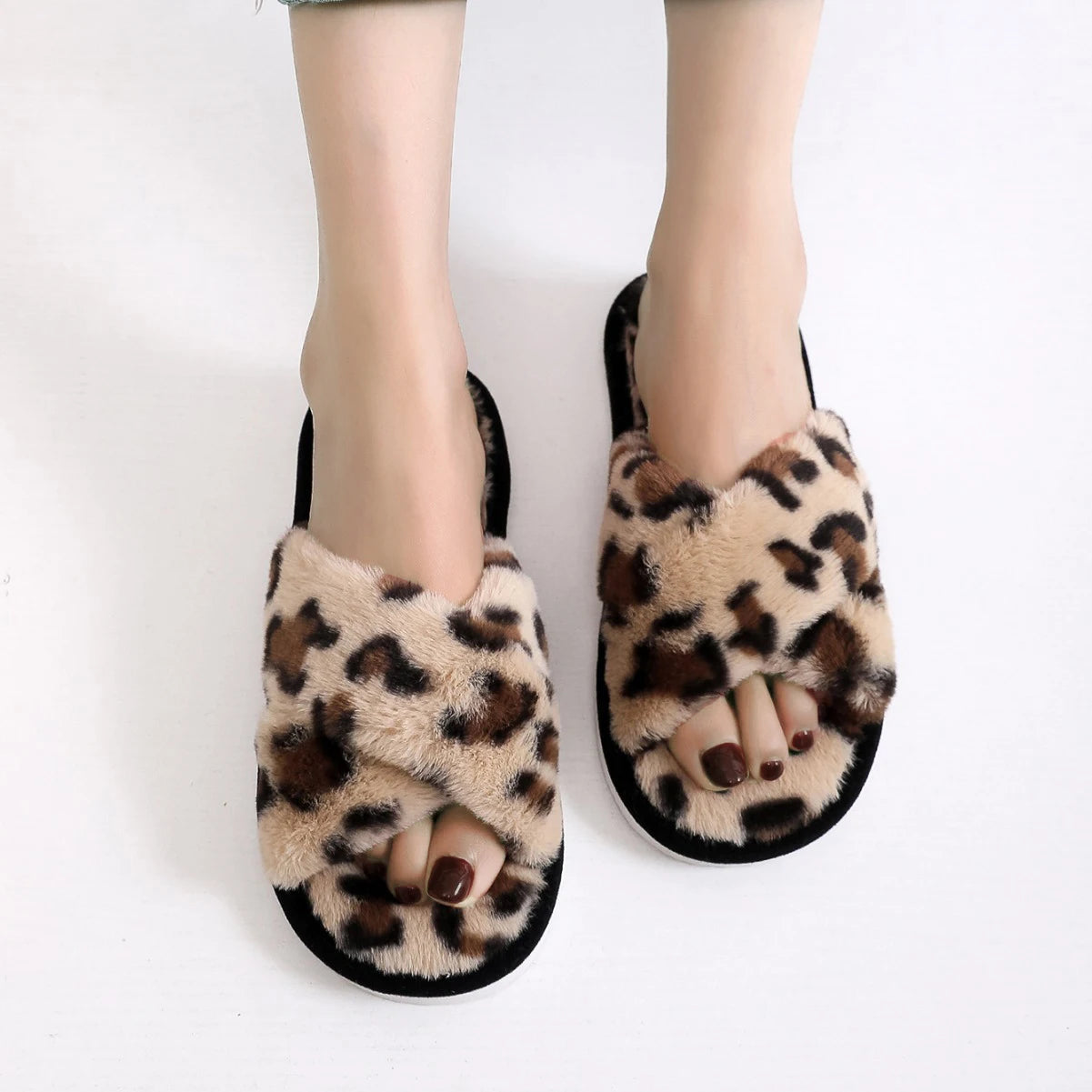 Pantufa Feminina Pelúcia Animal Print Antiderrapante