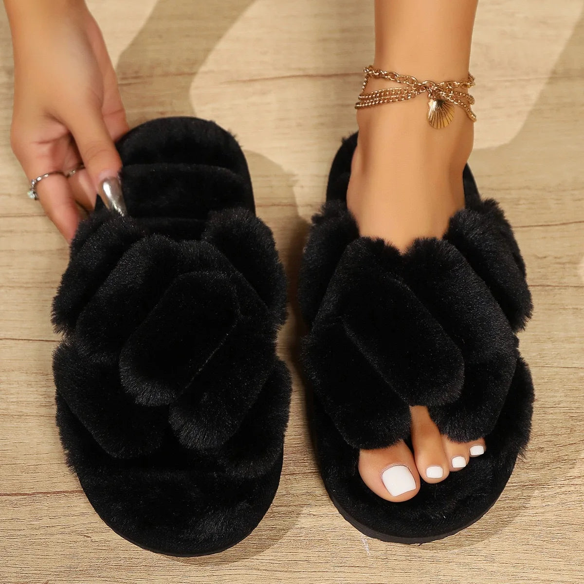 Pantufa Feminina Pelúcia Cruzada Antiderrapante
