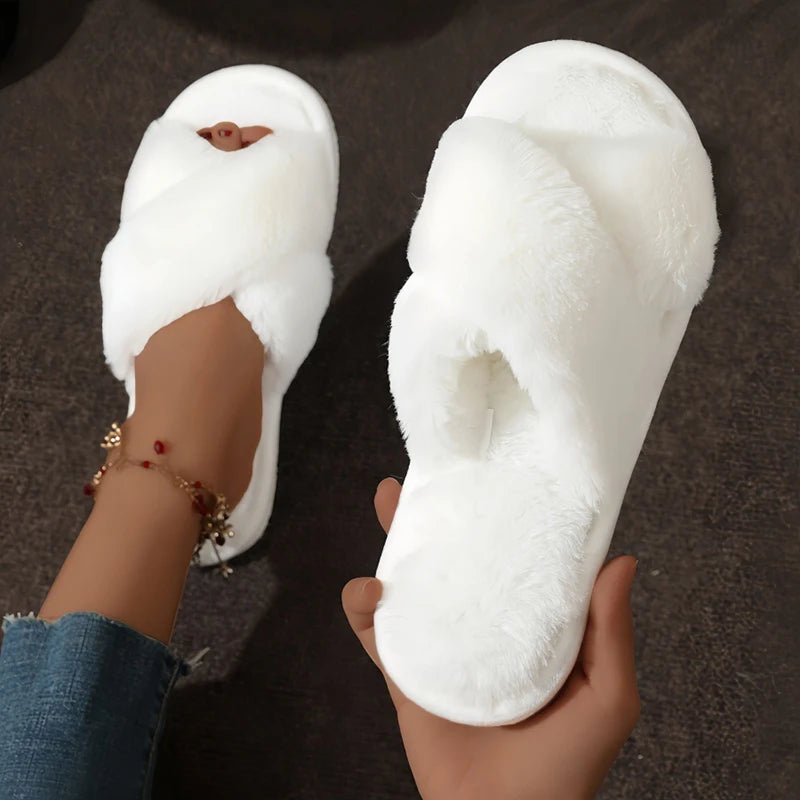Pantufa Peluciada Cruzada