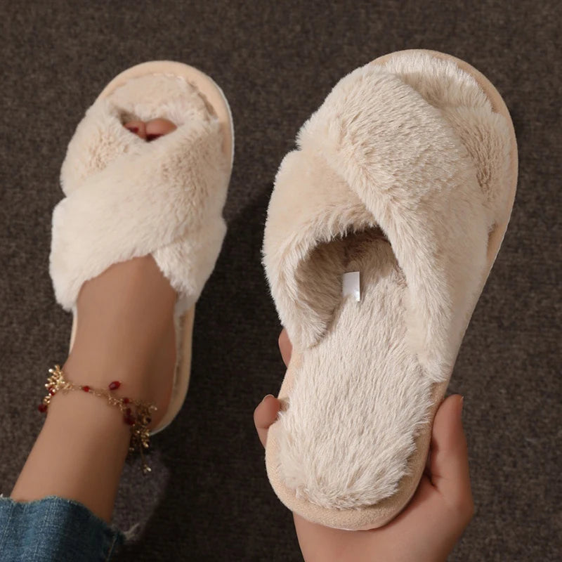 Pantufa Peluciada Cruzada