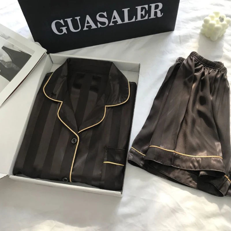 Conjunto Cetim Listrado
