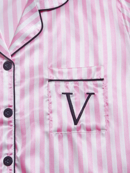 Pijama Curto de Cetim Listrado